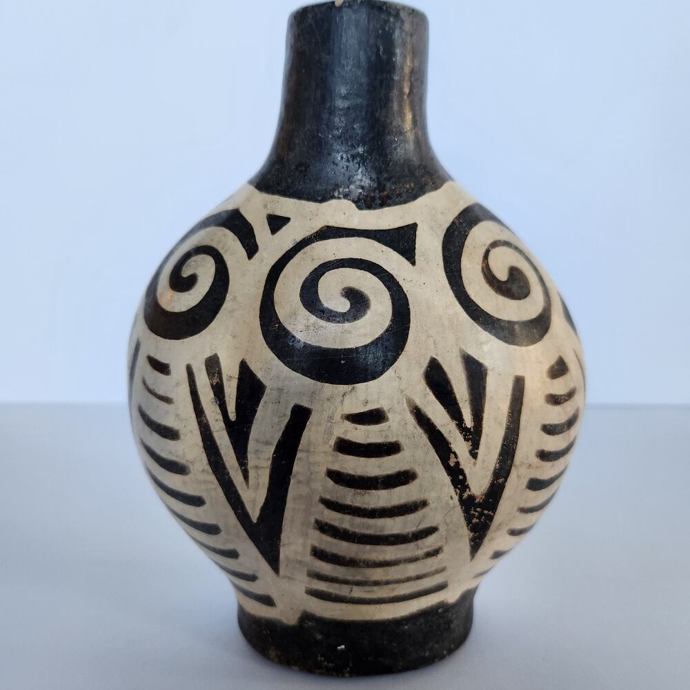Lenca Honduras Indigenous Tribal Folk Art Clay Pottery Vase Blackware Geometric